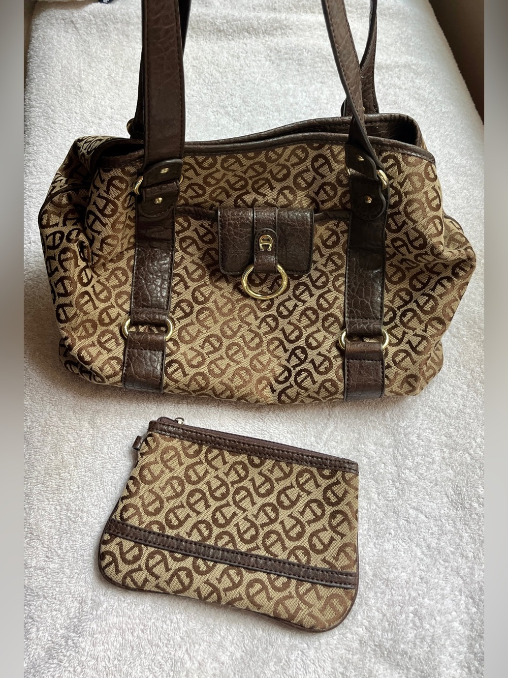 Etienne Aigner Tan/Brown Monogram Shoulder bag.VINTAGE w/wallet Barely used